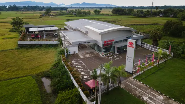 Kalla Toyota Pimpin Pasar Otomotif di Indonesia Timur